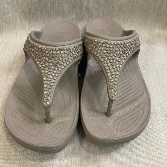 CROCS Sz 8 Sparkly Studded Flip Flop Thingue Style Comfort Sole Platform Sandals - Picture 2 of 9